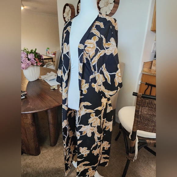 Elegant Summer Black Tan Floral Robe Dress Or Jacket- Coverup Size S/M - Picture 3 of 6
